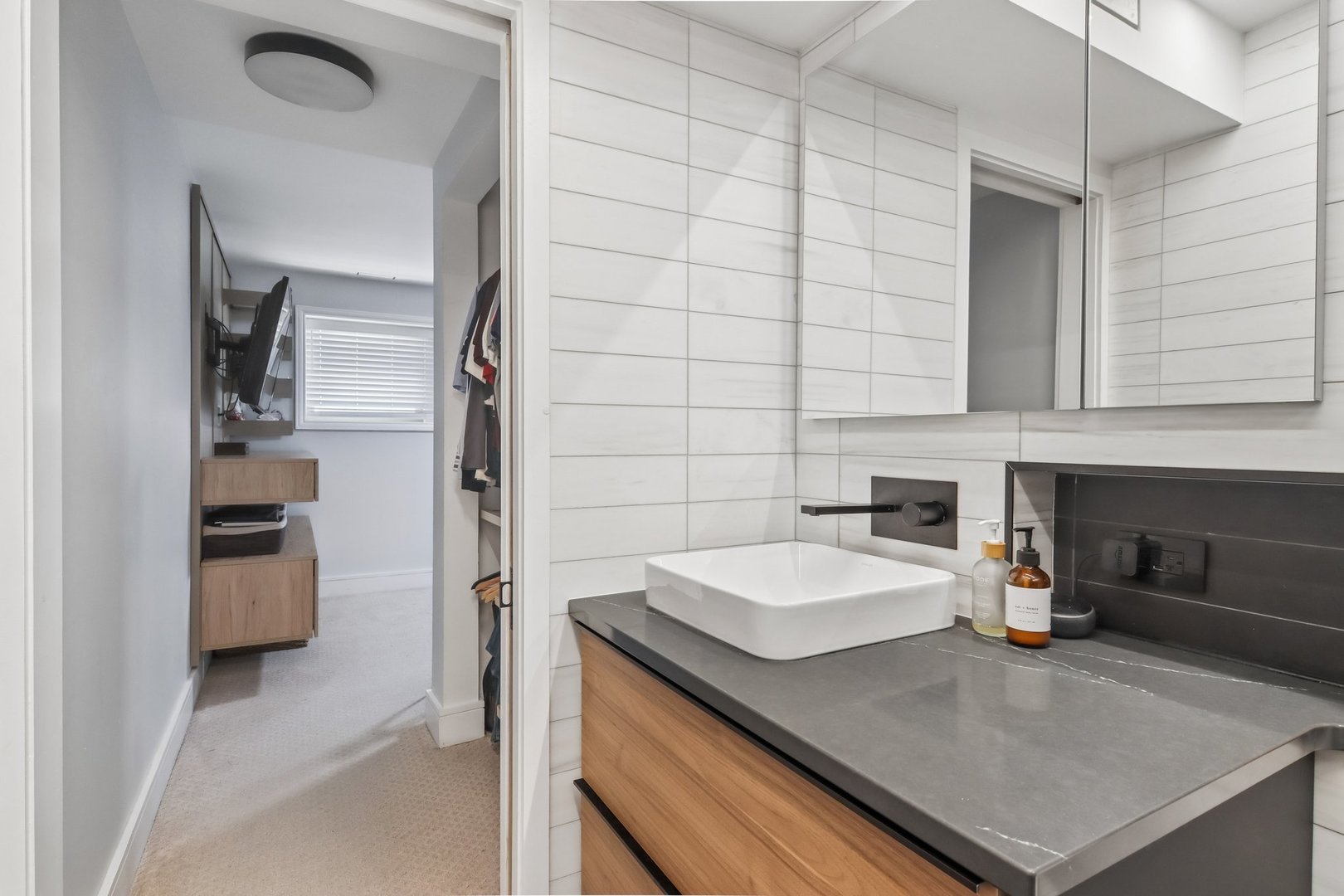 2656 W Gunnison Street Unit: 1