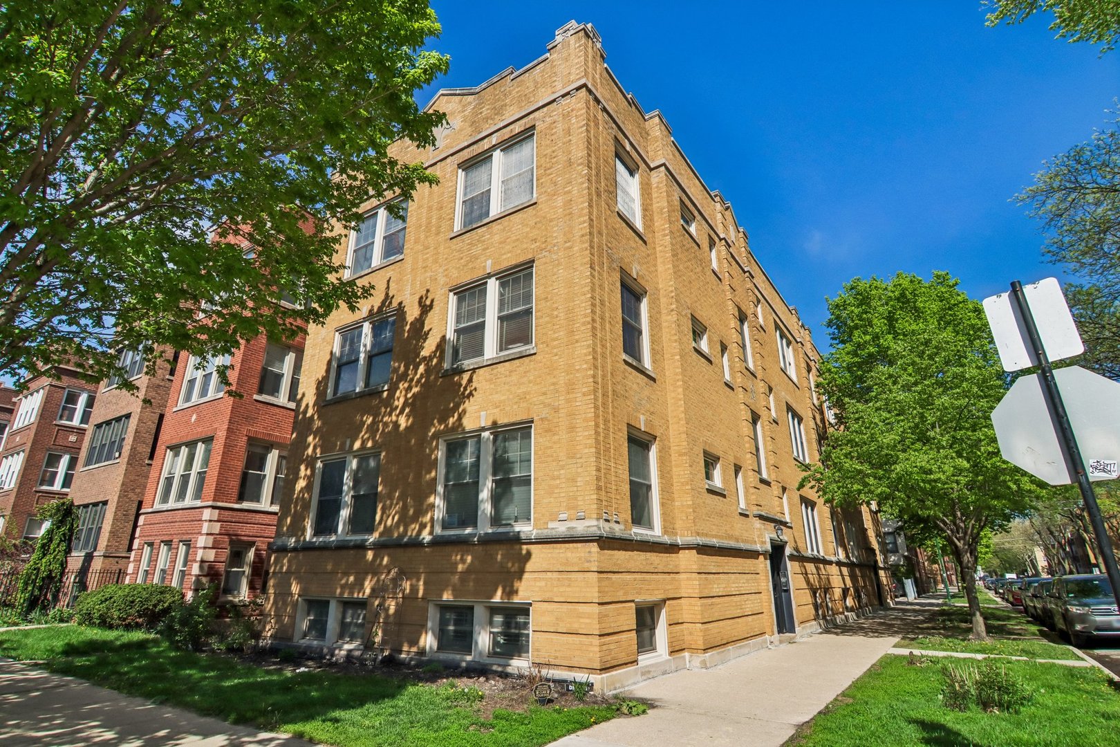 2656 W Gunnison Street Unit: 1