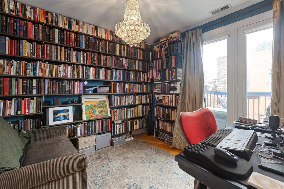 714 W Melrose Street Unit: 4E