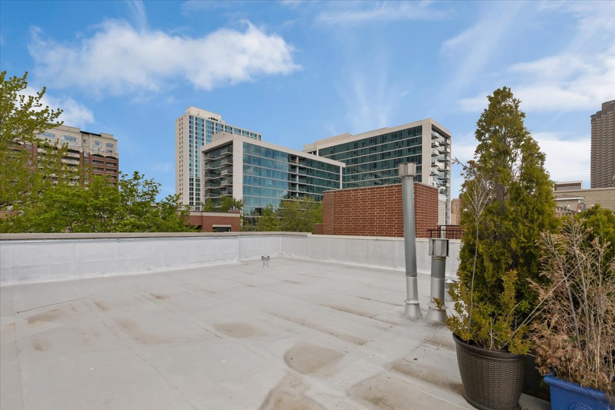 839 W Bradley Place Unit: 3