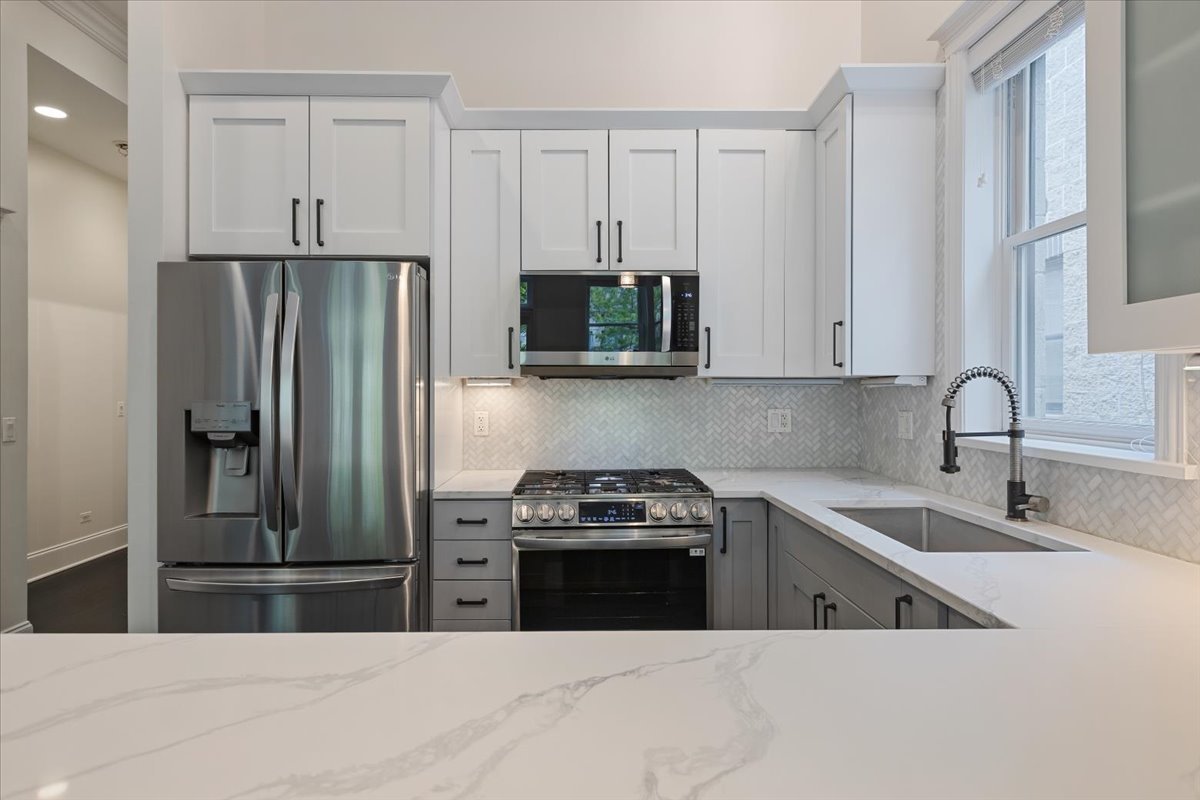 839 W Bradley Place Unit: 3