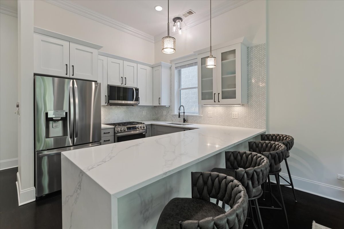 839 W Bradley Place Unit: 3