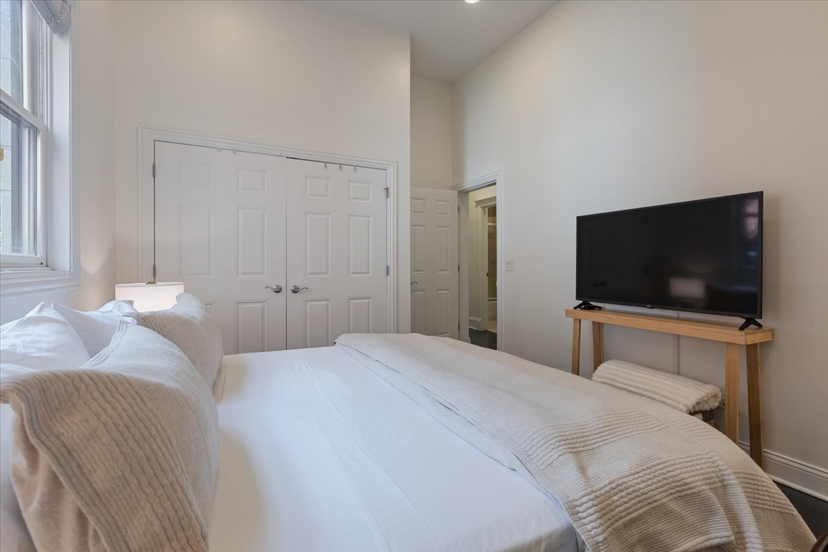 839 W Bradley Place Unit: 3