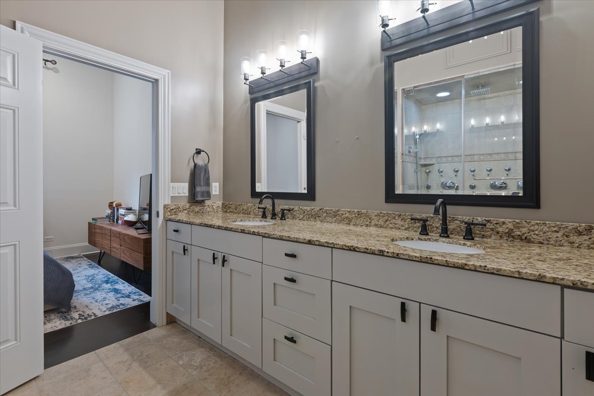 839 W Bradley Place Unit: 3
