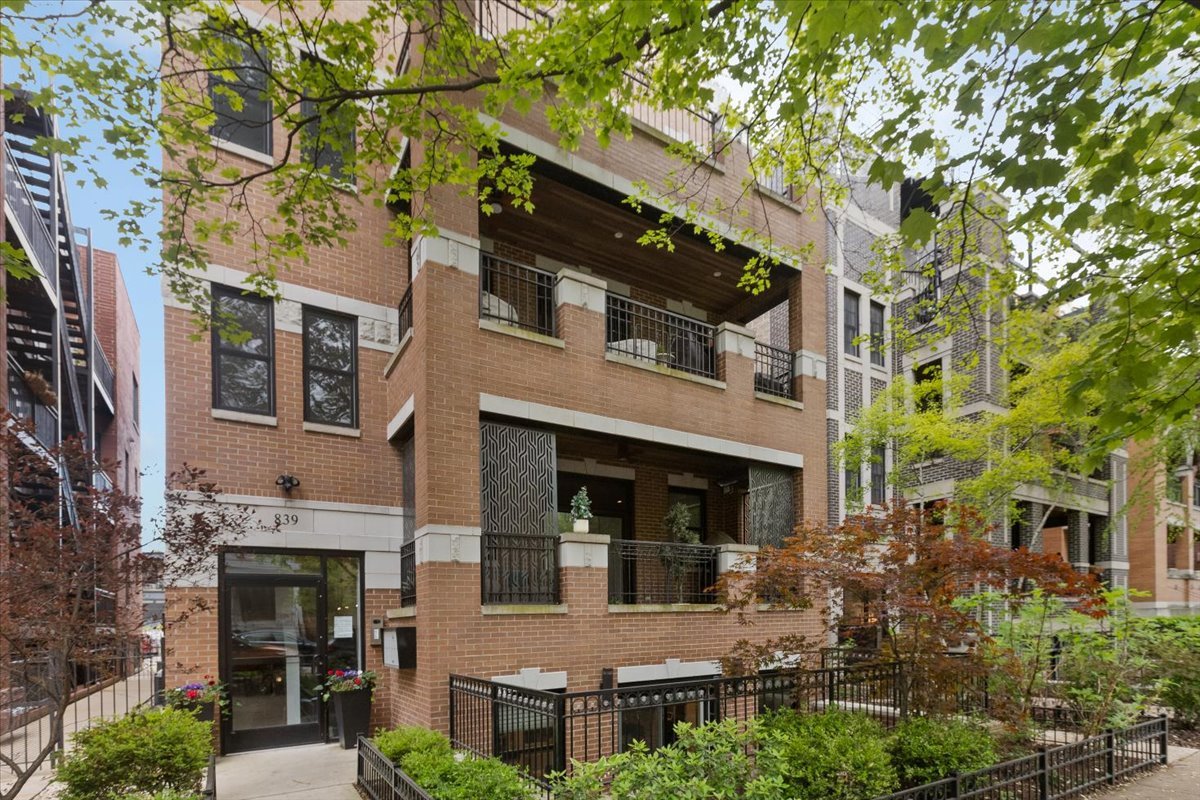 839 W Bradley Place Unit: 3