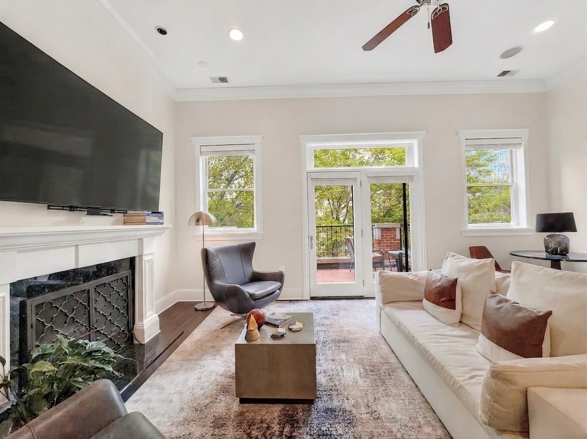 839 W Bradley Place Unit: 3