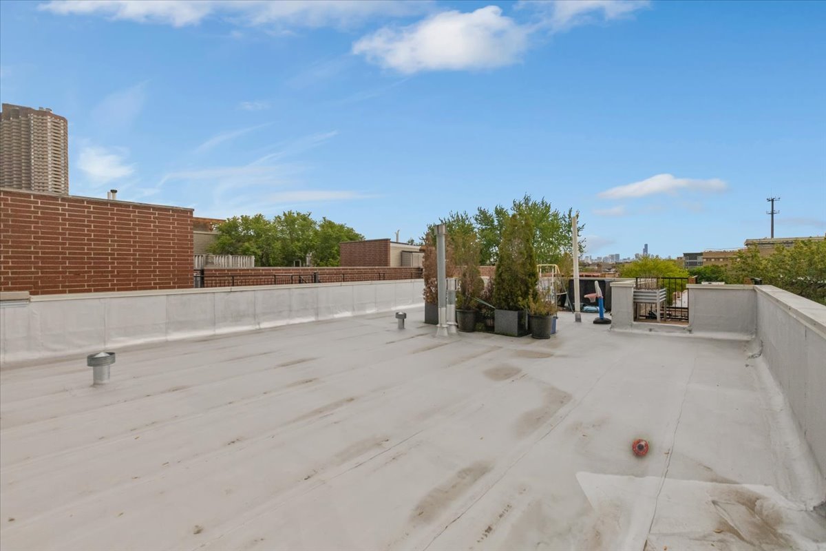 839 W Bradley Place Unit: 3