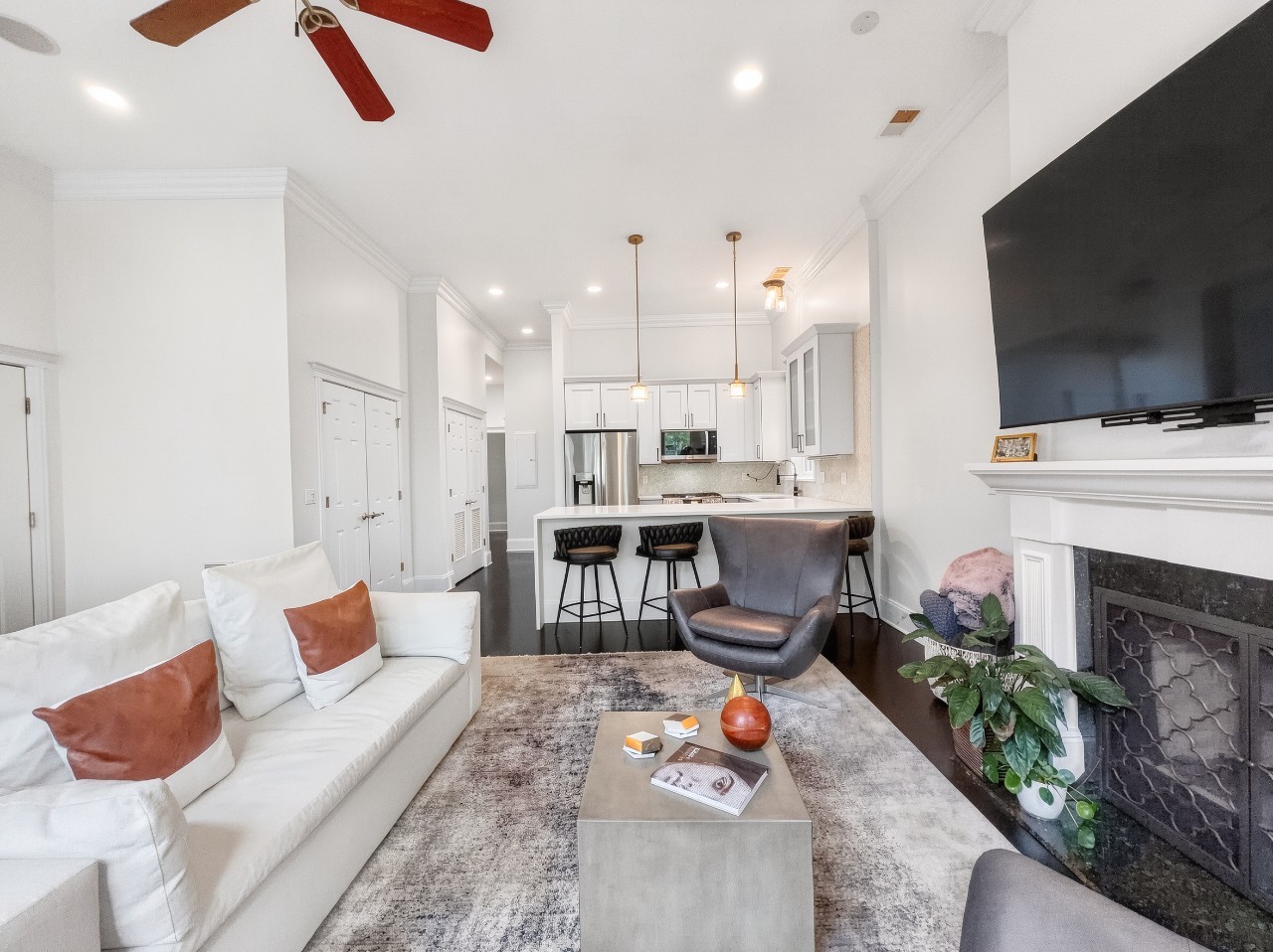 839 W Bradley Place Unit: 3