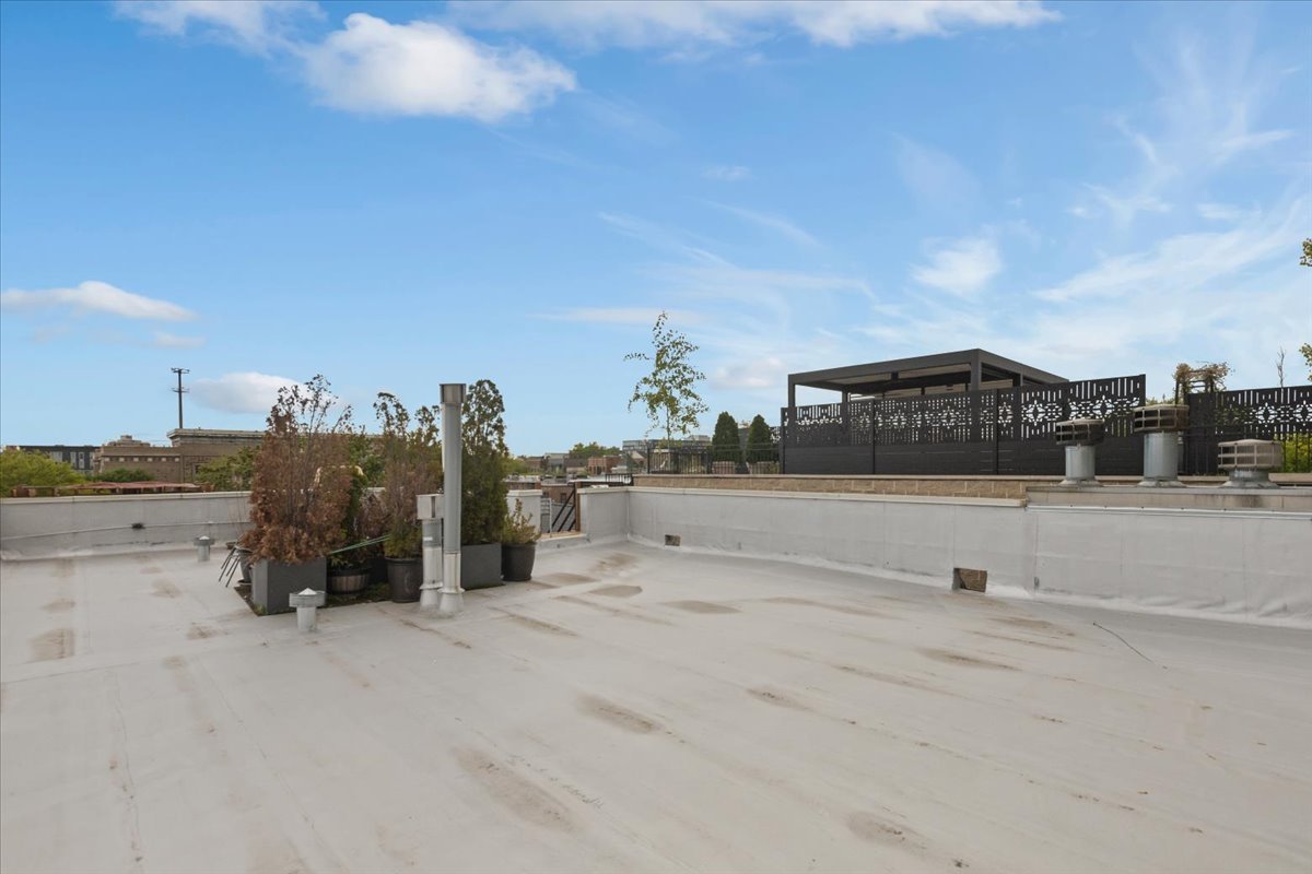 839 W Bradley Place Unit: 3