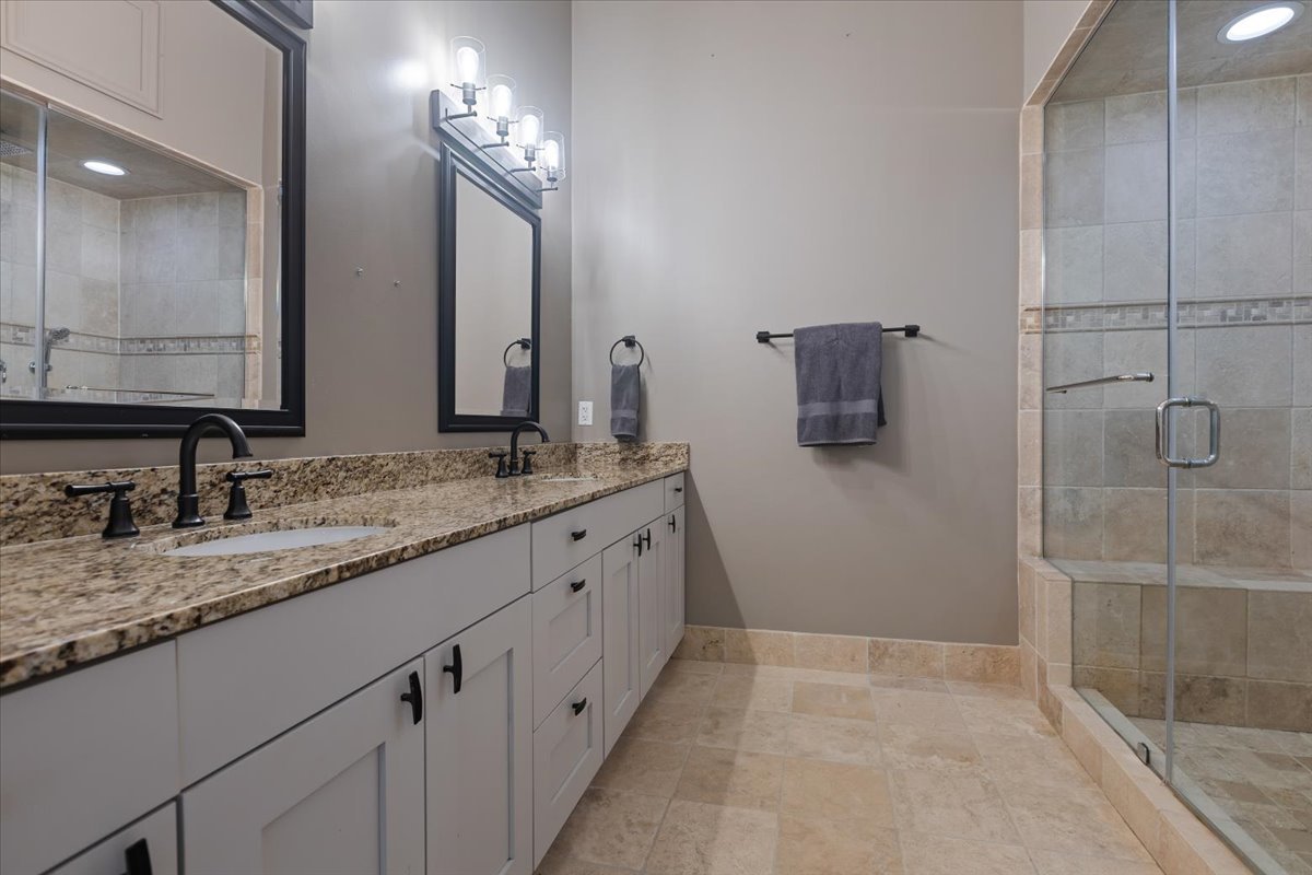 839 W Bradley Place Unit: 3