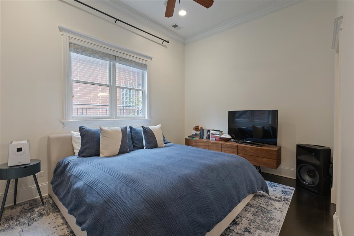 839 W Bradley Place Unit: 3