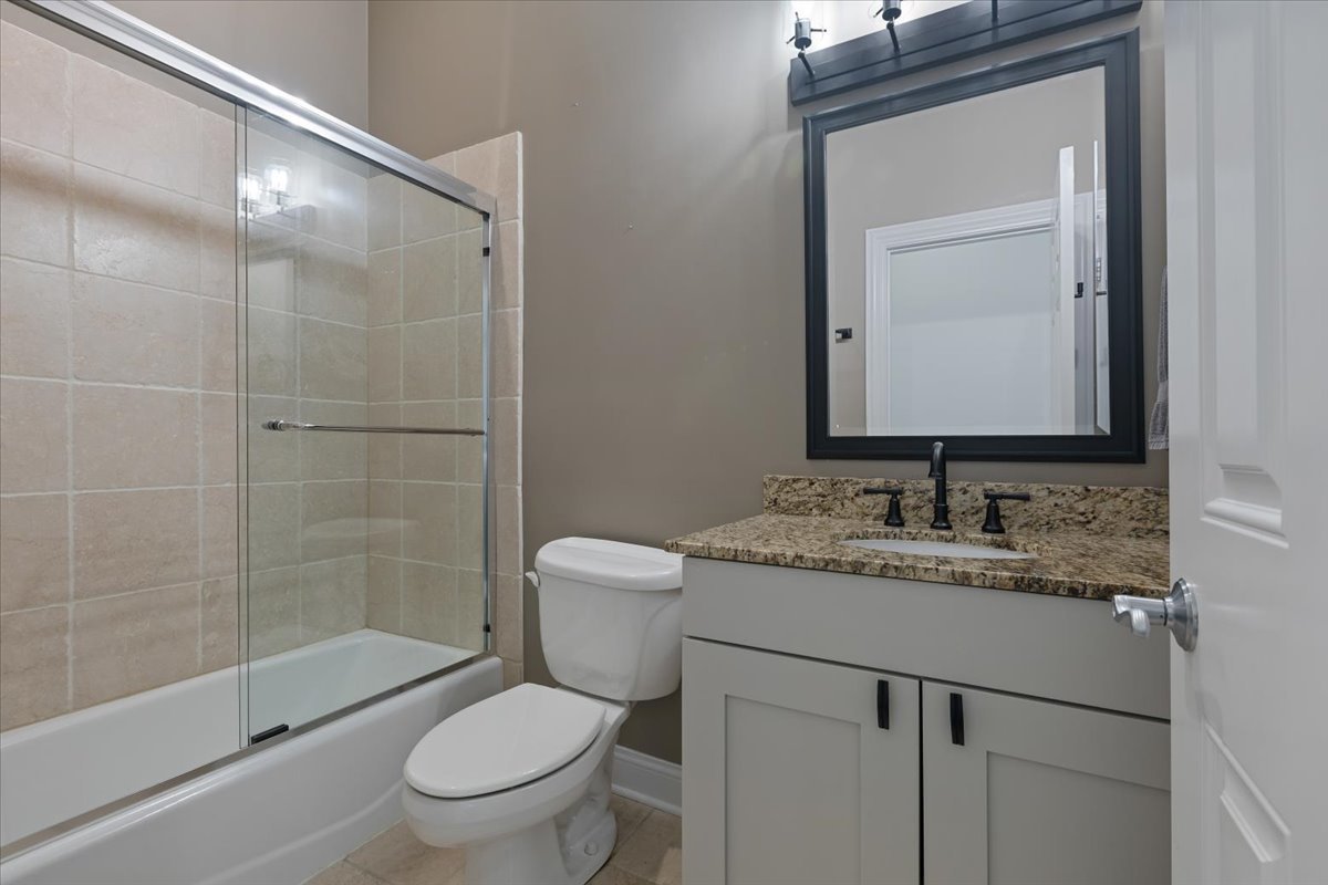 839 W Bradley Place Unit: 3