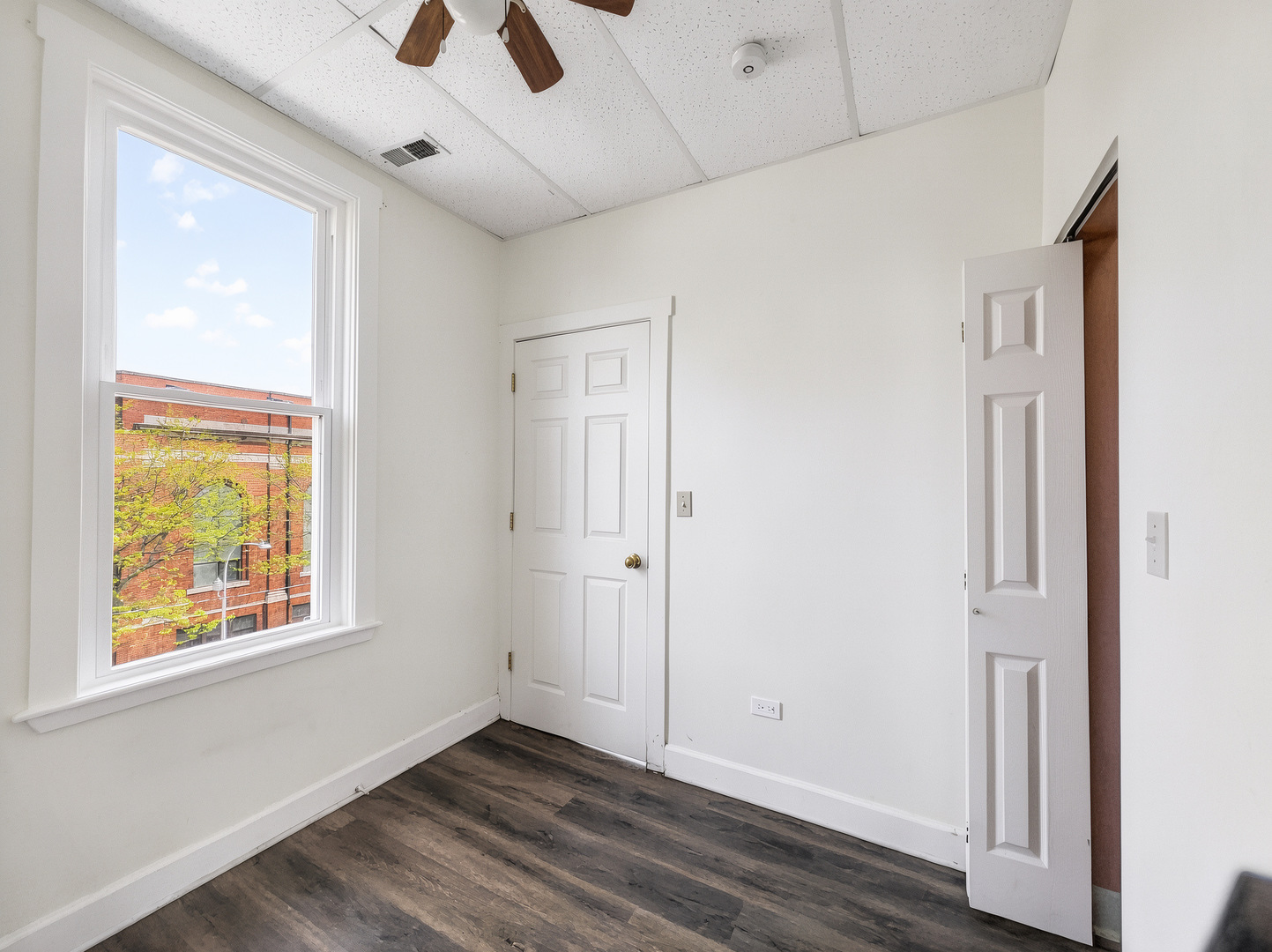 9046 S Brandon Avenue Unit: 3
