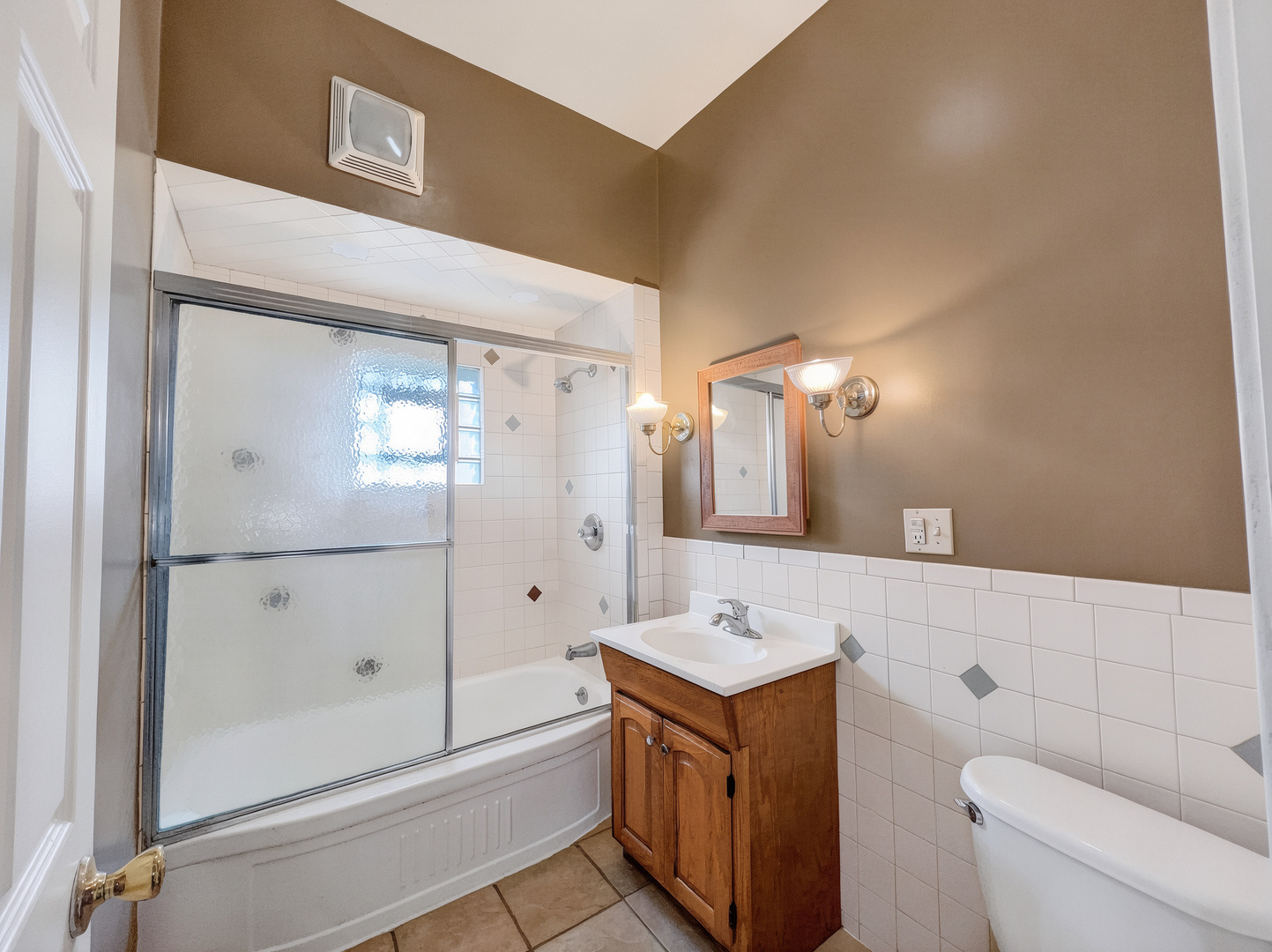 9046 S Brandon Avenue Unit: 3