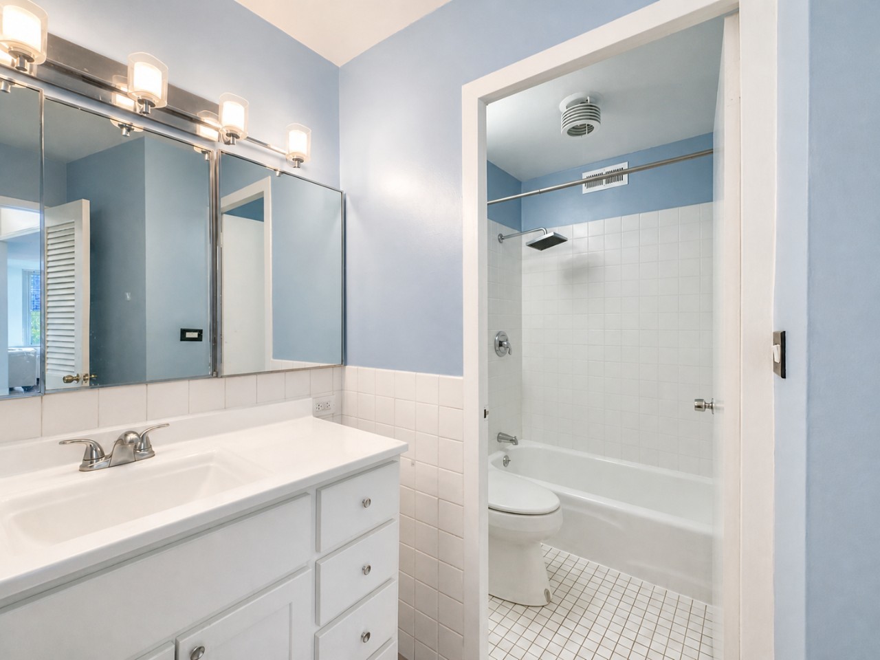 4250 N Marine Drive Unit: 716
