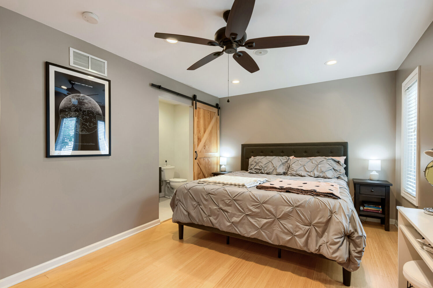 4647 N Kenmore Avenue Unit: B