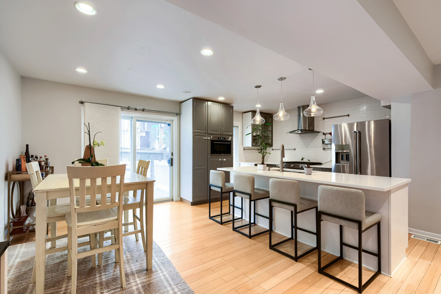 4647 N Kenmore Avenue Unit: B