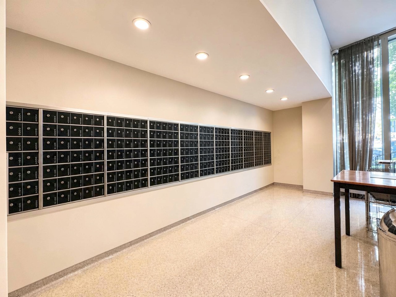 3550 N Lake Shore Drive Unit: 1806
