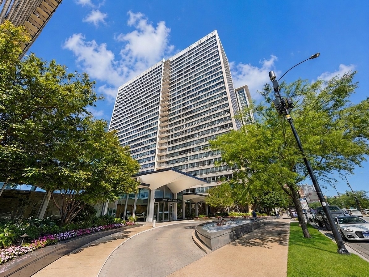 3550 N Lake Shore Drive Unit: 1806