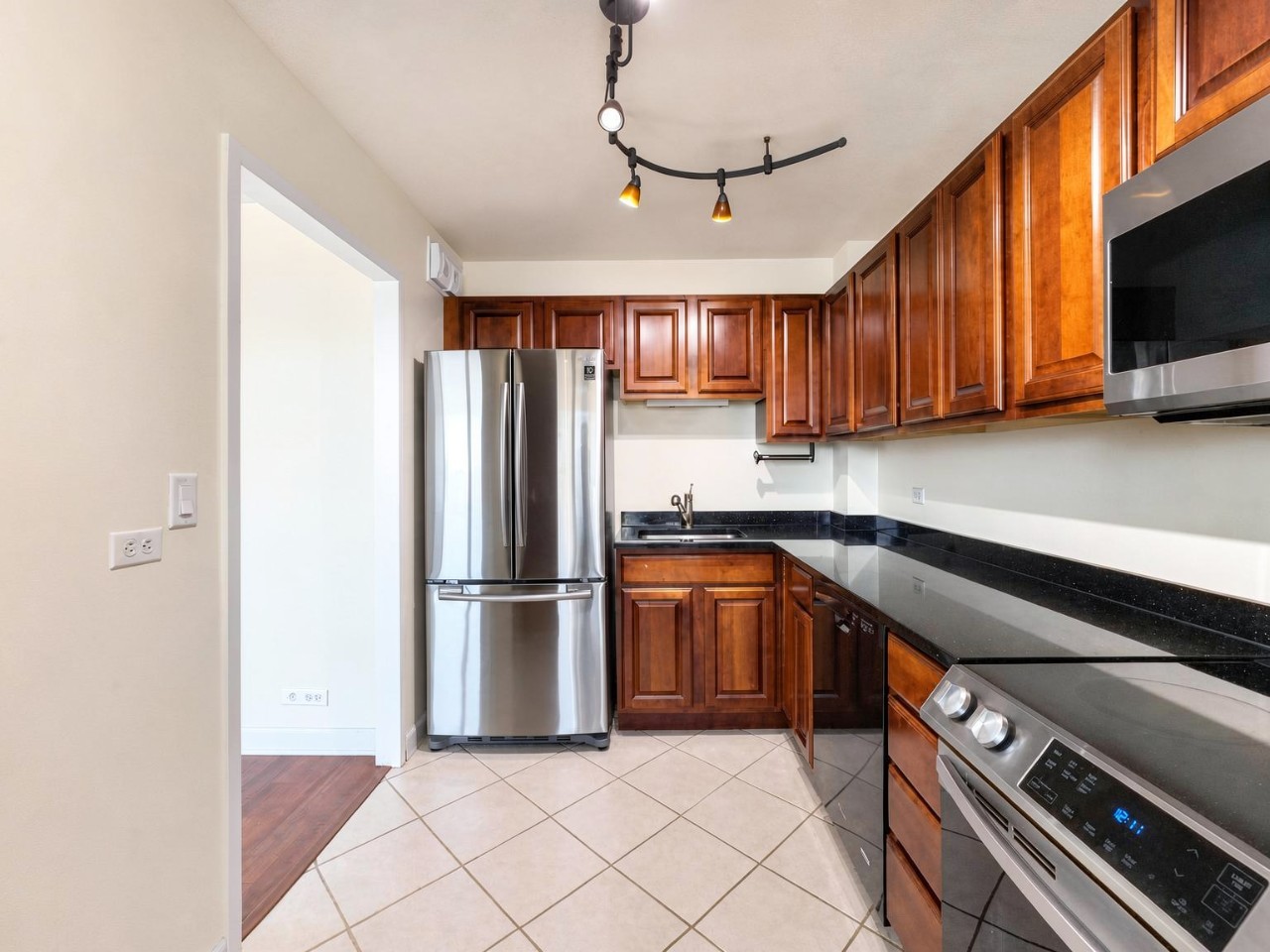 3550 N Lake Shore Drive Unit: 1806