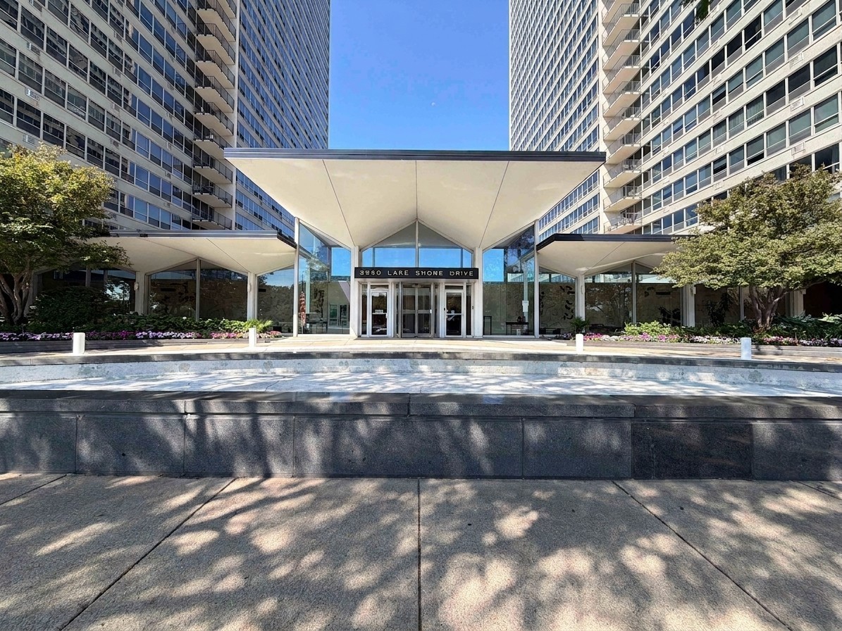 3550 N Lake Shore Drive Unit: 1806