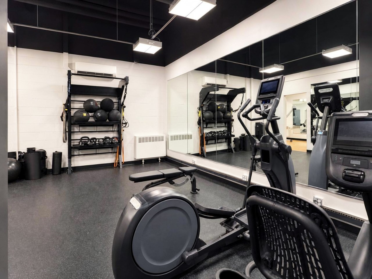3550 N Lake Shore Drive Unit: 1806