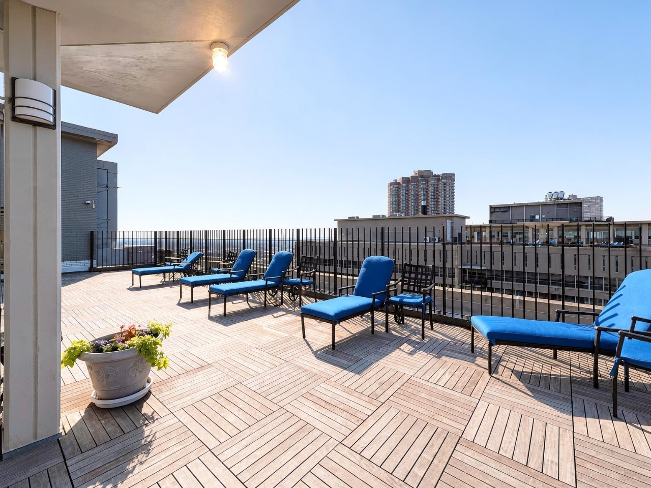 3550 N Lake Shore Drive Unit: 1806