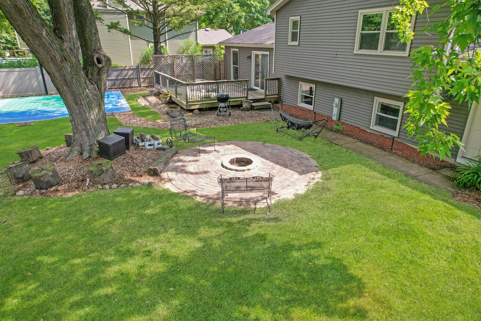 11S556 Book Road