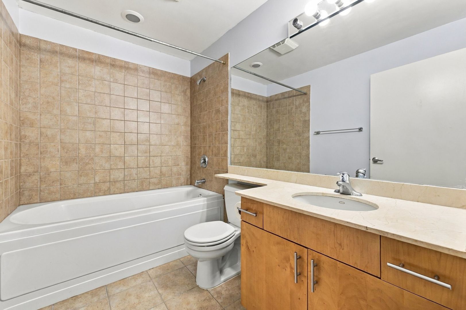 1040 W ADAMS Street Unit: 268