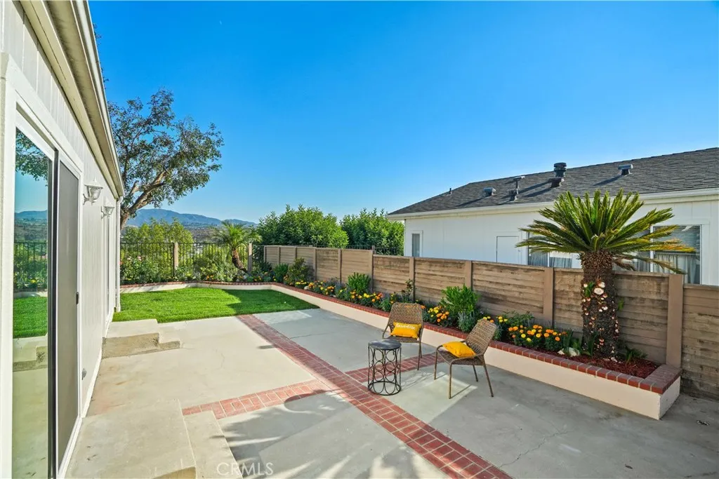 20208 Northcliff Drive
