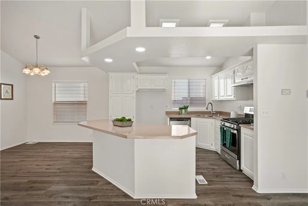 20208 Northcliff Drive