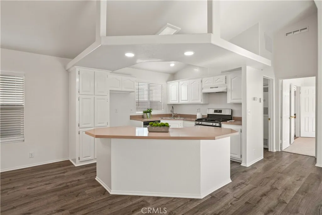 20208 Northcliff Drive