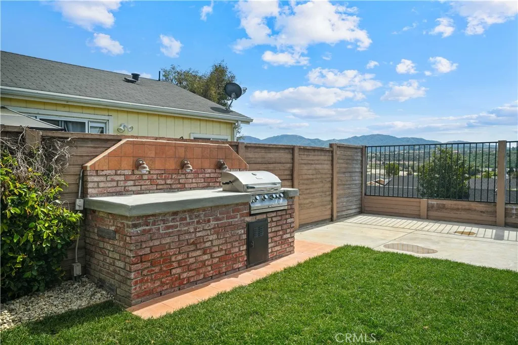 20090 Northcliff Drive