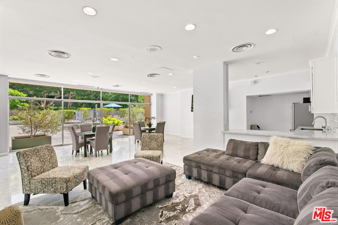 10450 Wilshire Blvd Unit: 2E