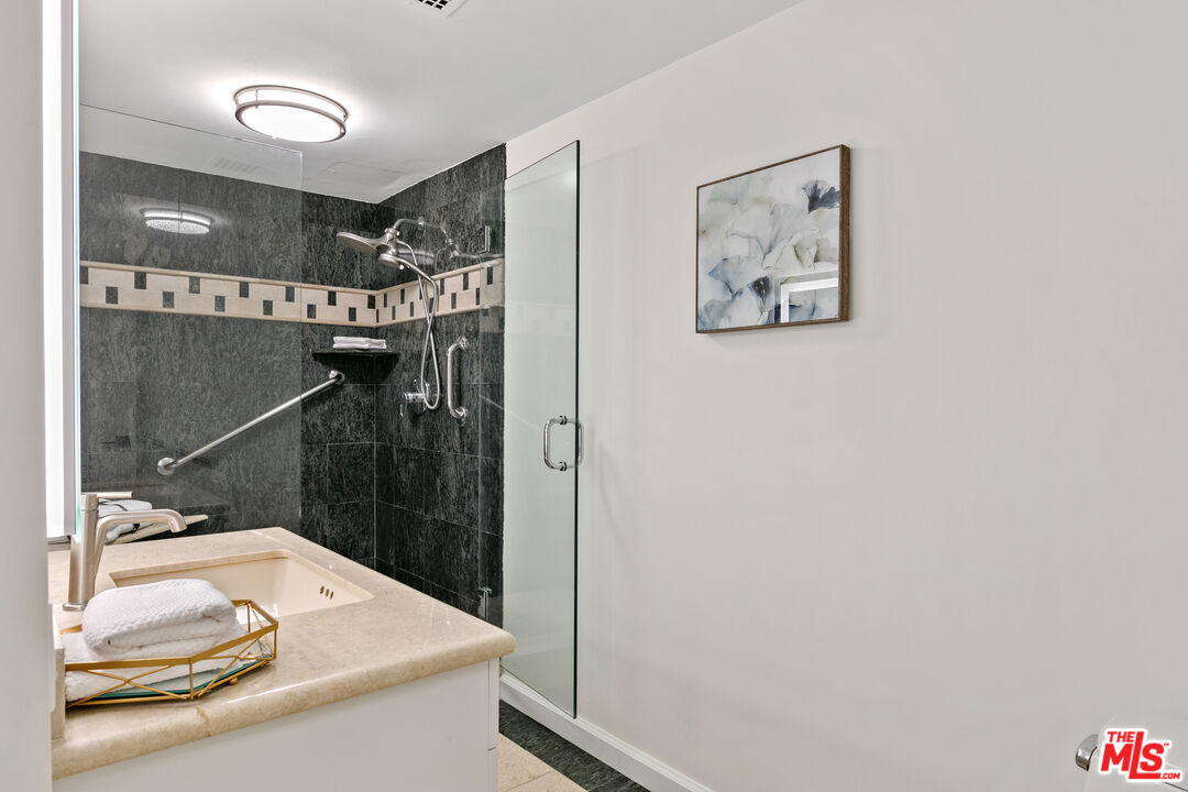 10450 Wilshire Blvd Unit: 2E