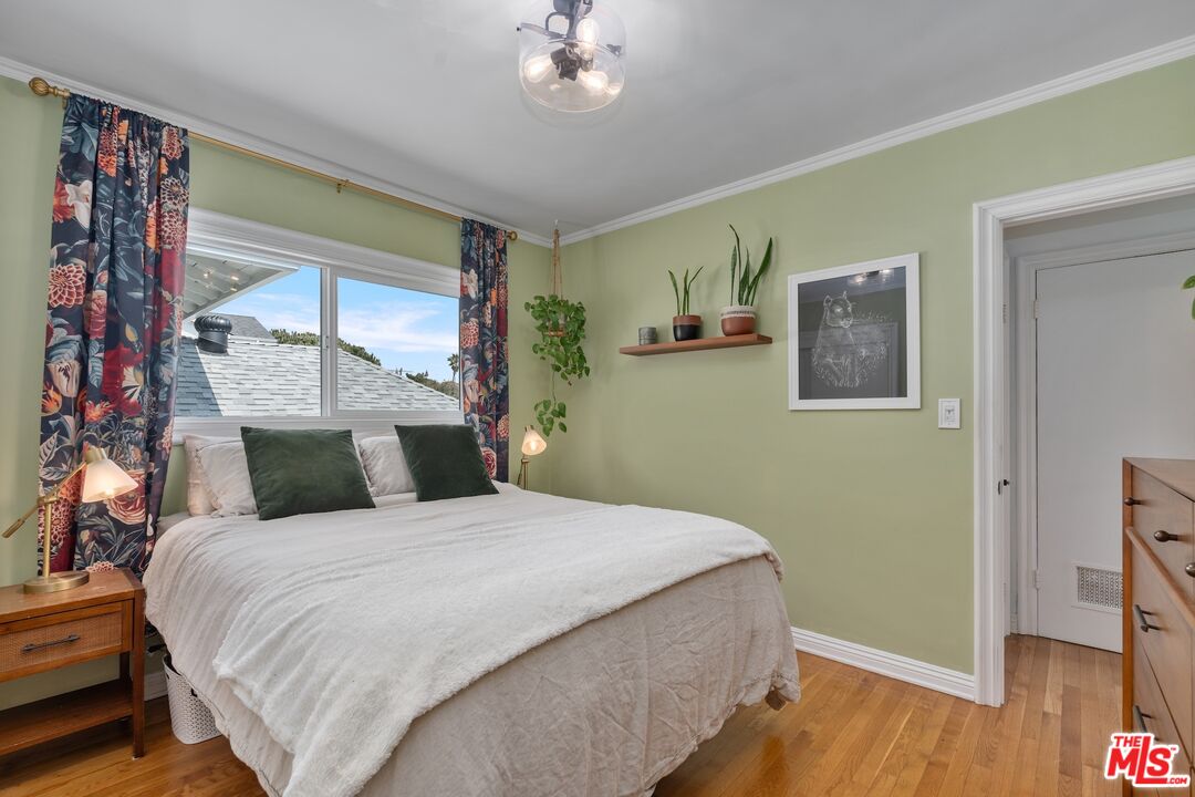 717 Raymond Ave Unit: 4