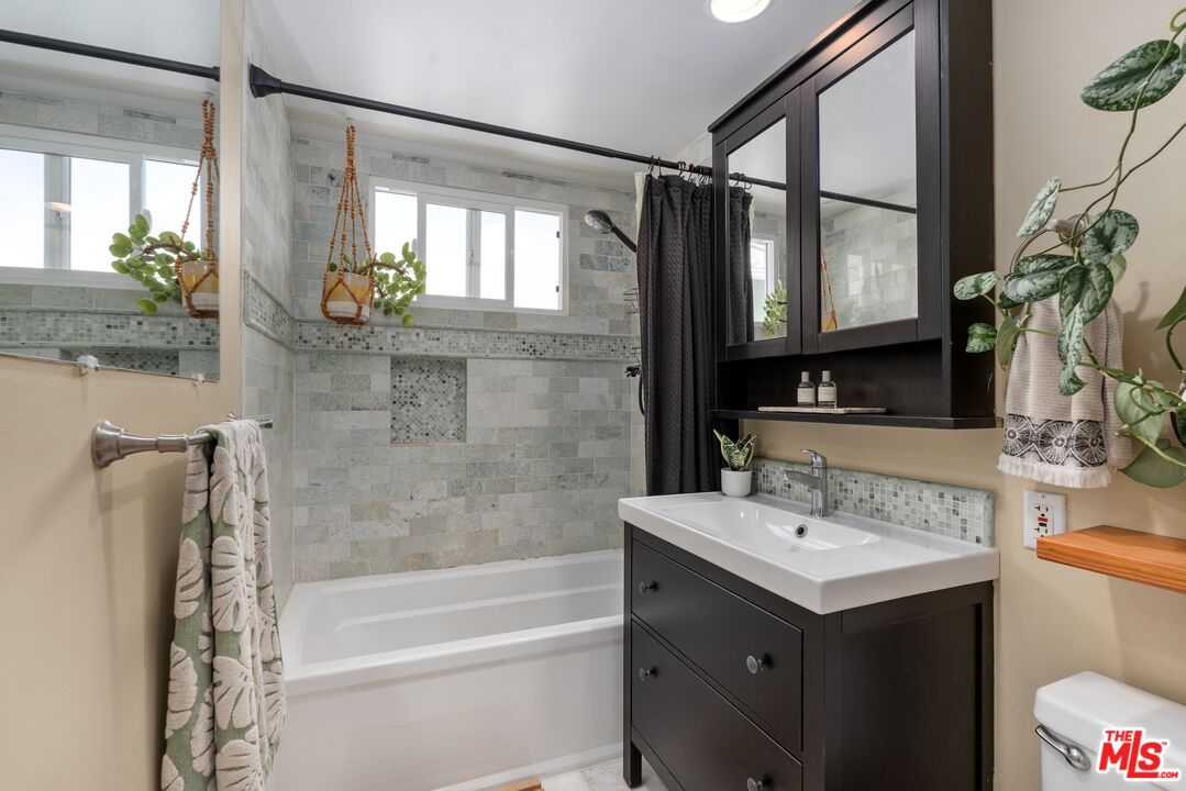 717 Raymond Ave Unit: 4