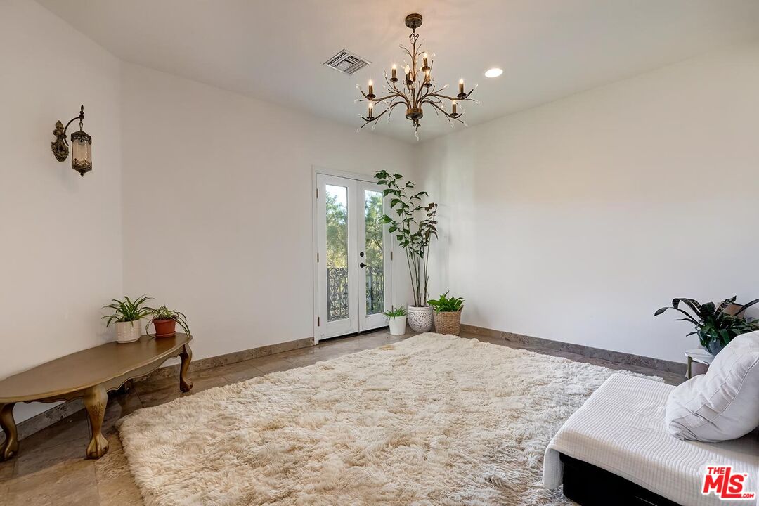 10827 Pacific View Dr