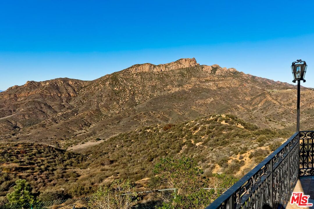 10827 Pacific View Dr