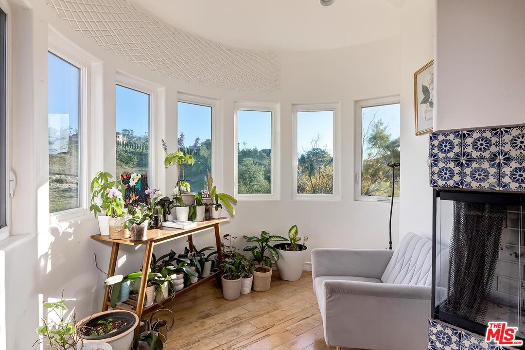 10827 Pacific View Dr