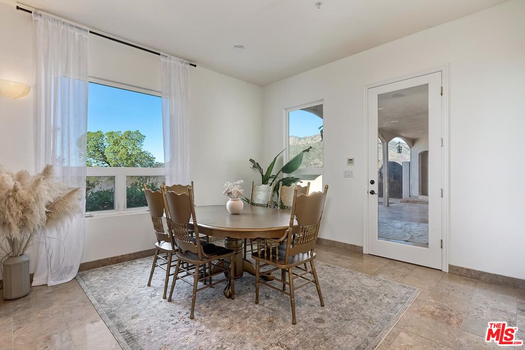 10827 Pacific View Dr