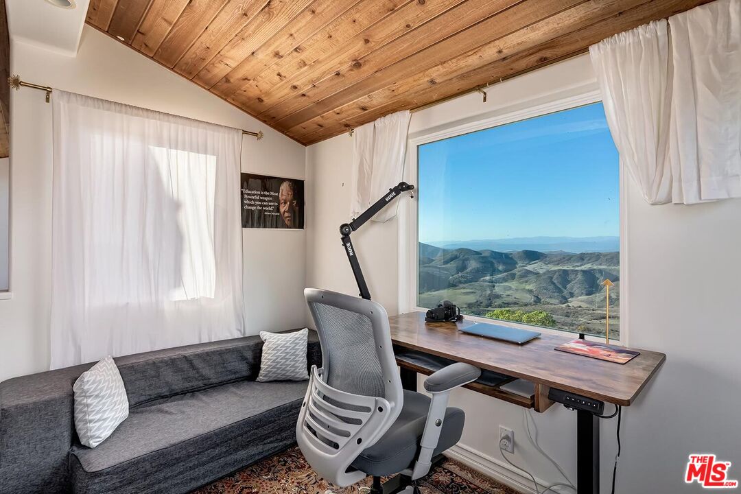 10827 Pacific View Dr