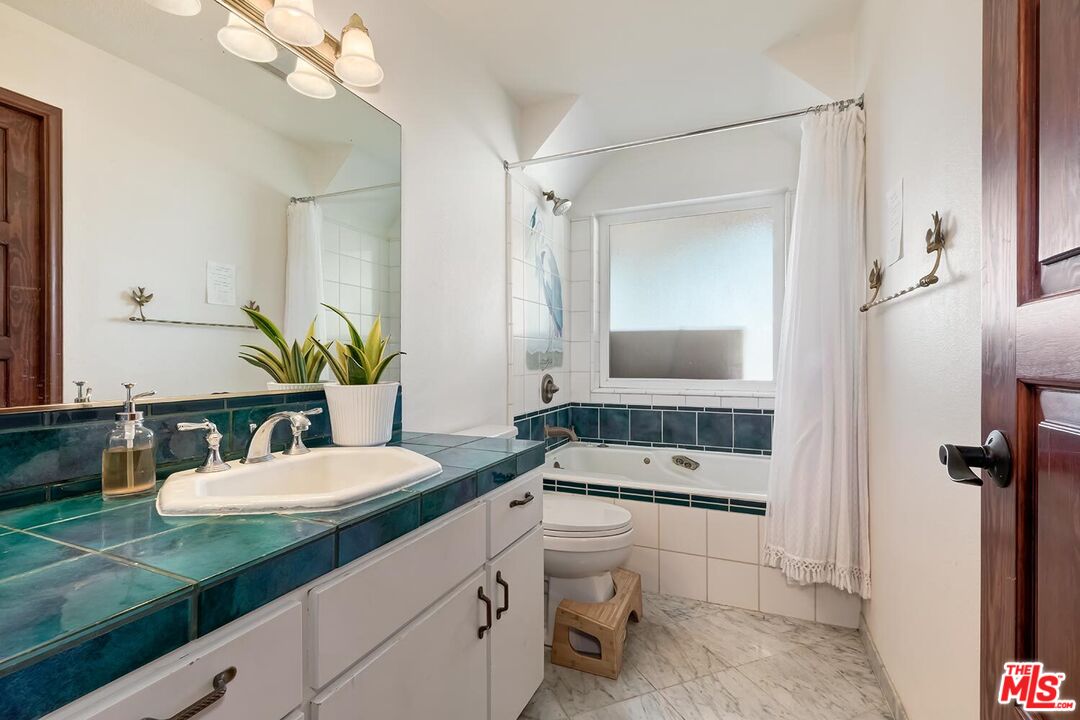 10827 Pacific View Dr