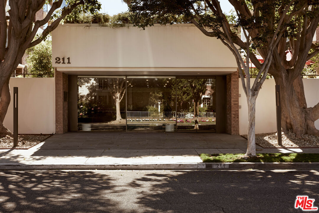 211 S Spalding Dr Unit: 105N