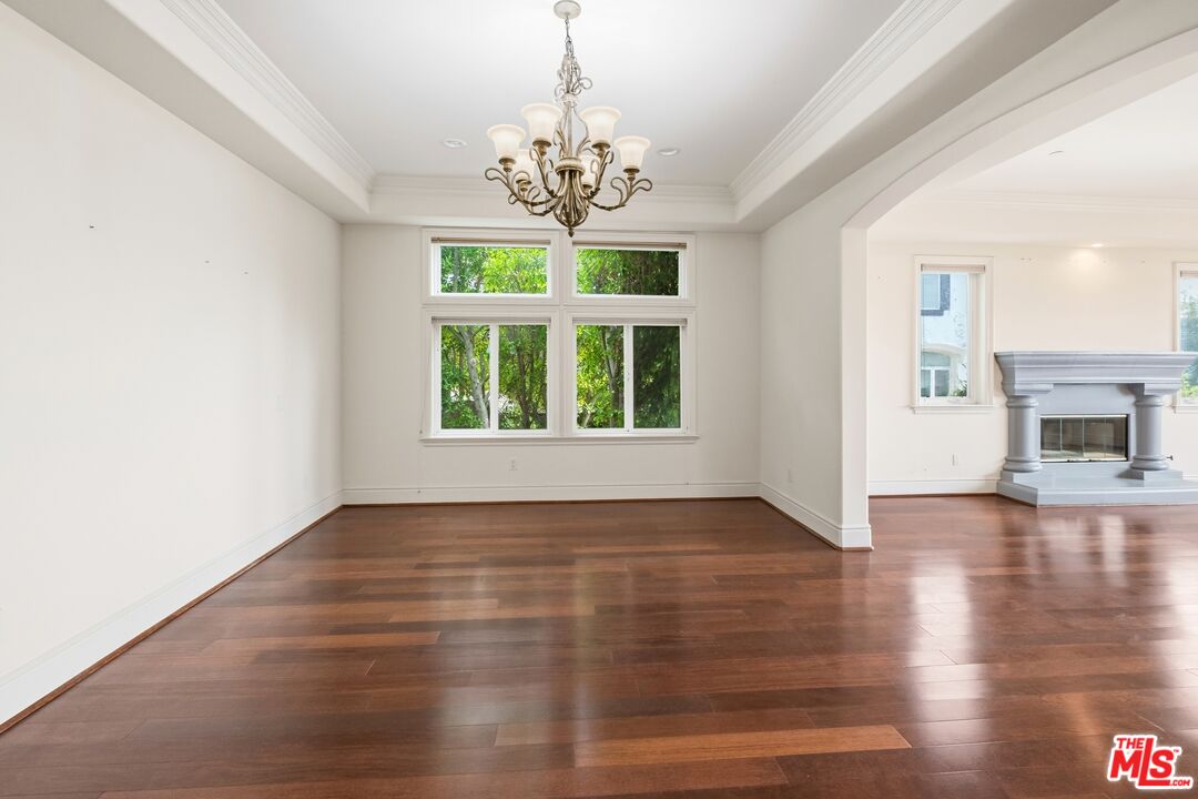 2997 Beverly Glen Cir