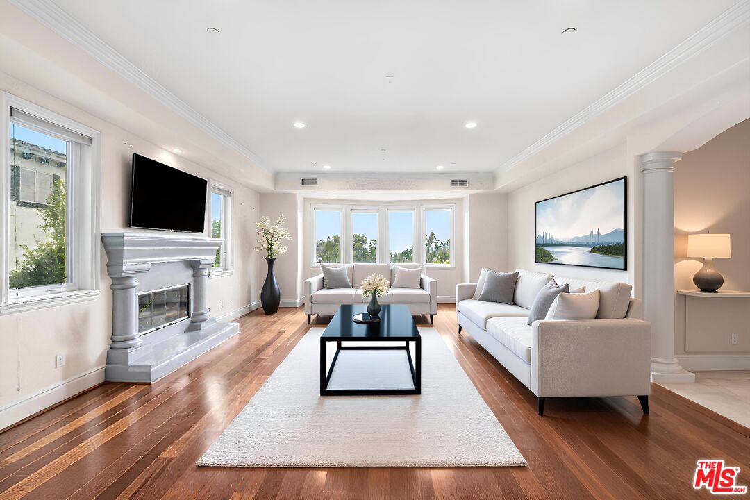 2997 Beverly Glen Cir