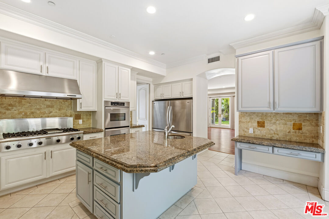 2997 Beverly Glen Cir