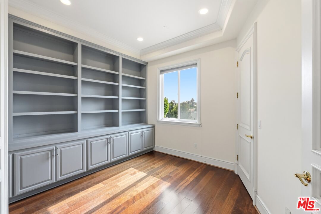 2997 Beverly Glen Cir