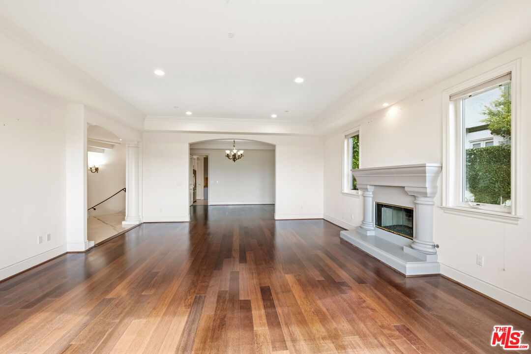 2997 Beverly Glen Cir