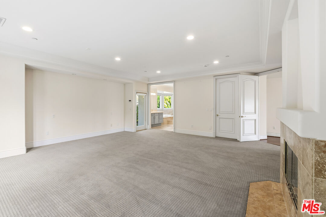 2997 Beverly Glen Cir